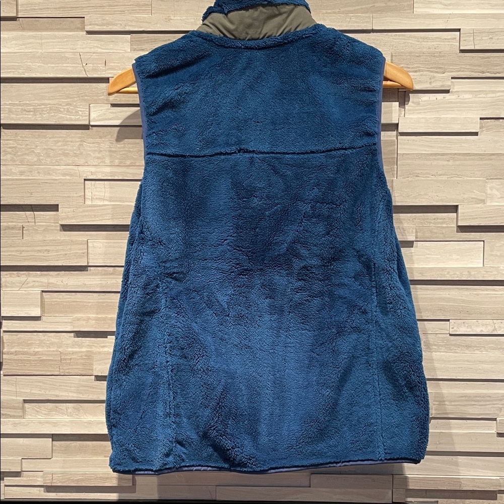 LLBean Blue Sherpa Fleece Vest with Zipper, New without tags, size Medium - Picture 4 of 4
